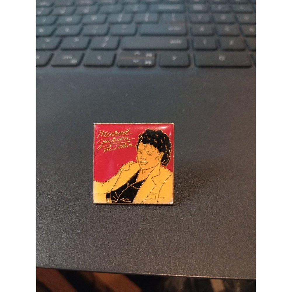 Vintage  cool rare Michael Jackson thriller pin